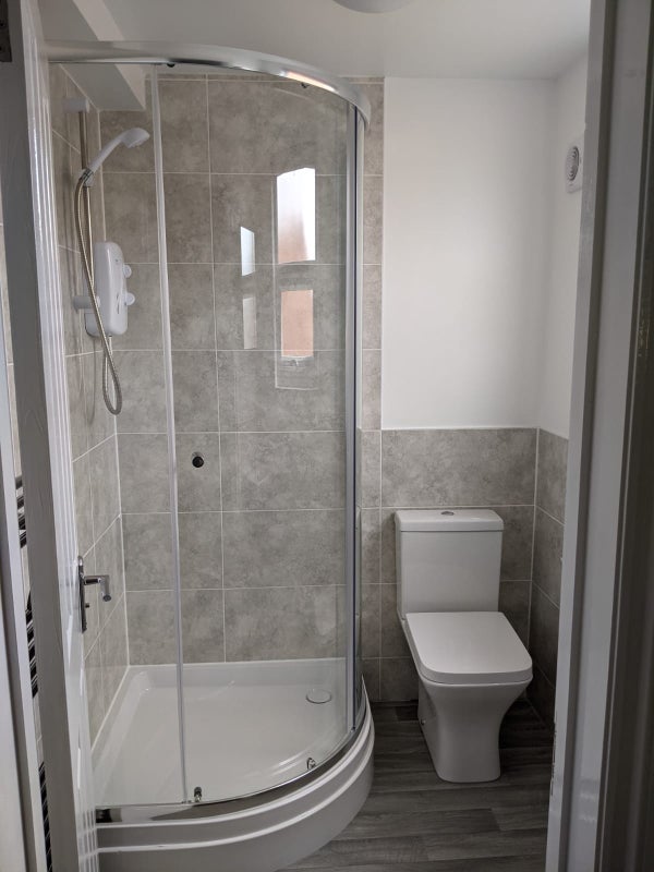 Room Bath Road in Bristol