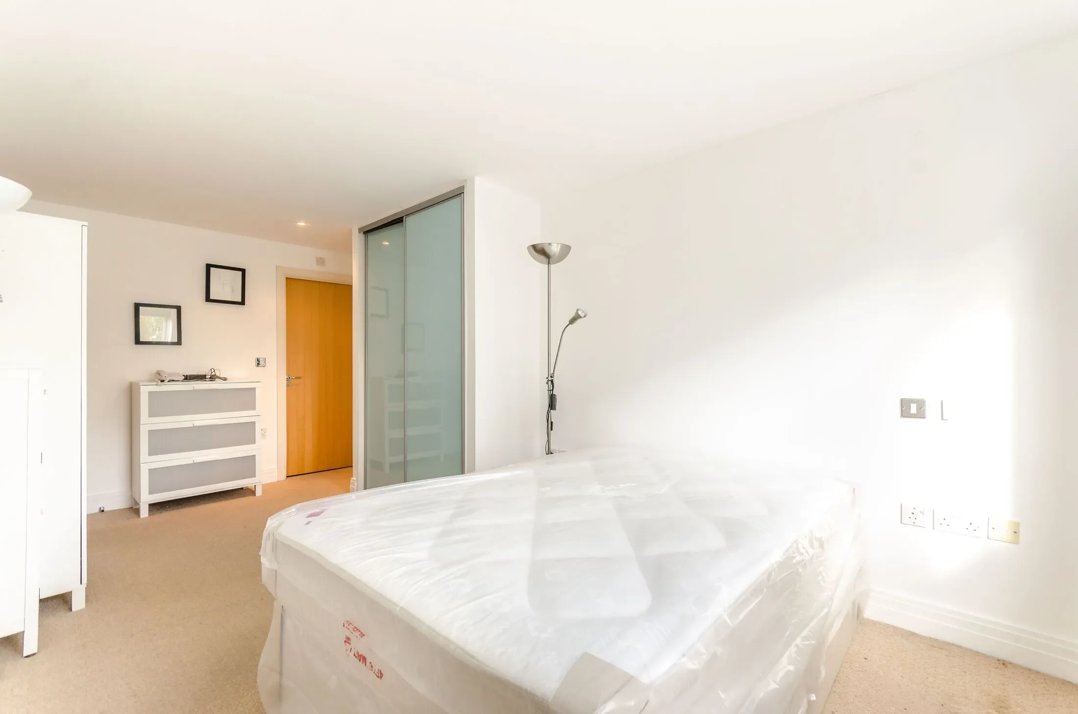 Flat Bryan Road in Greater London