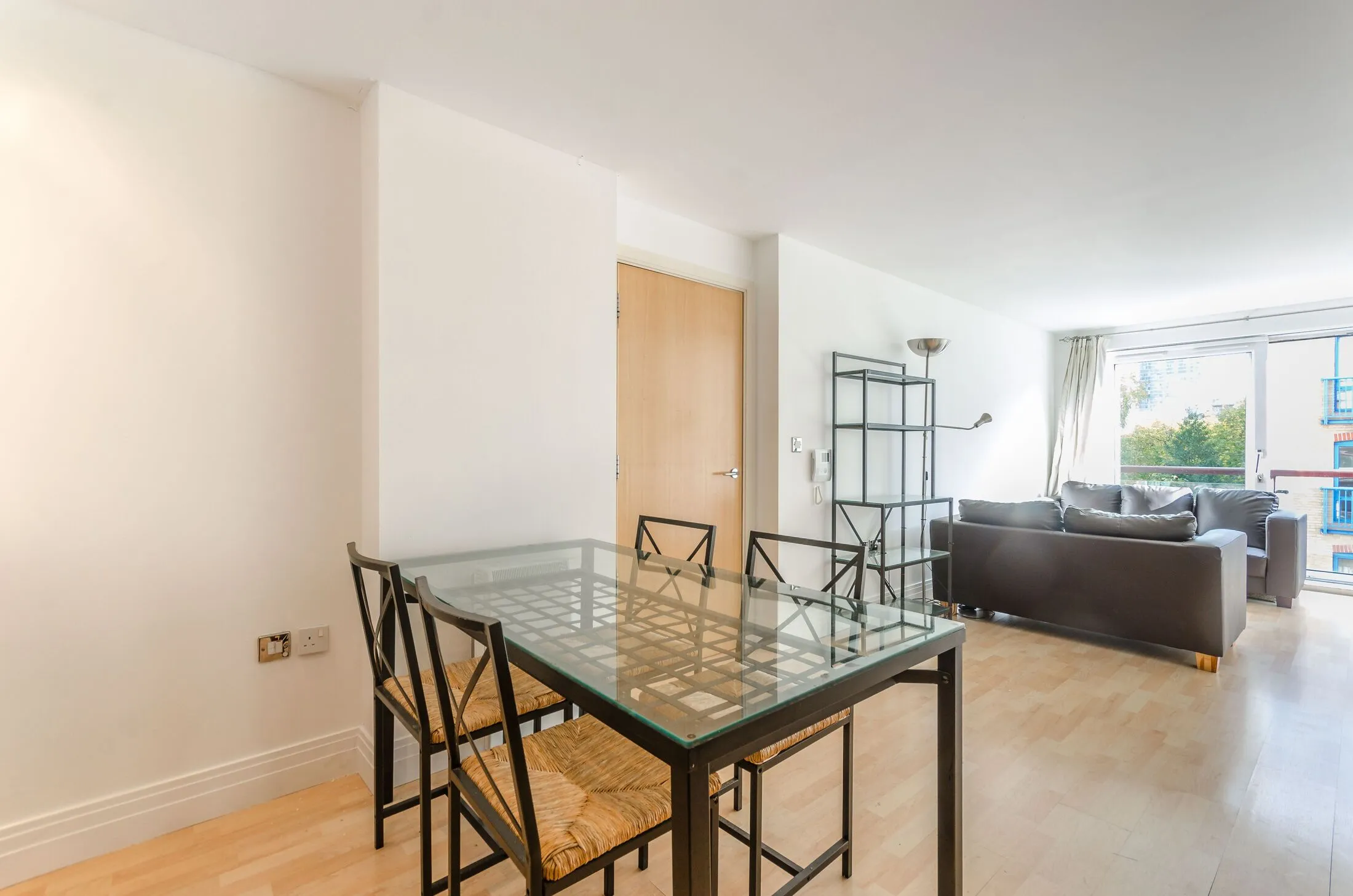 Flat Bryan Road in Greater London