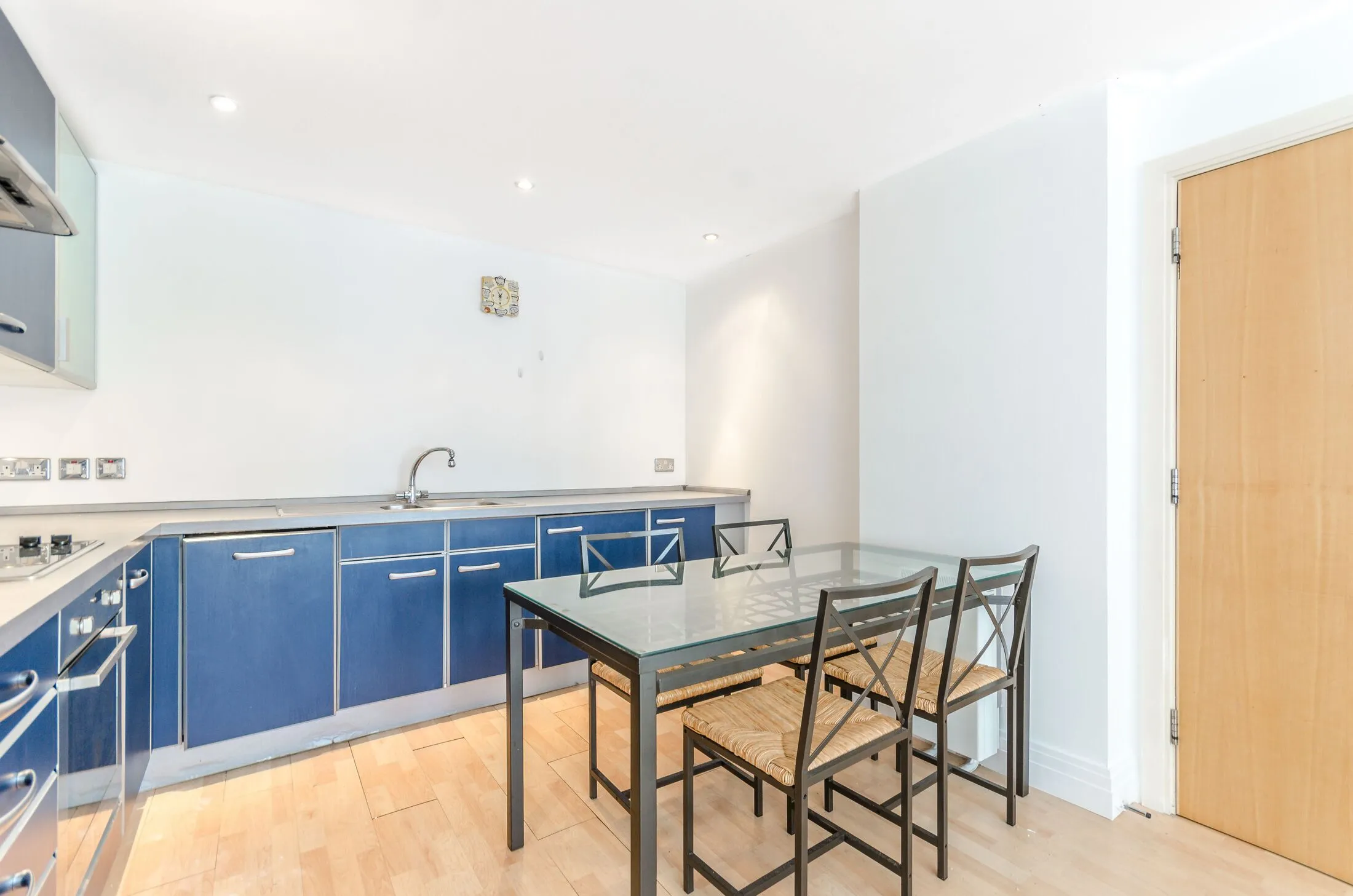 Flat Bryan Road in Greater London