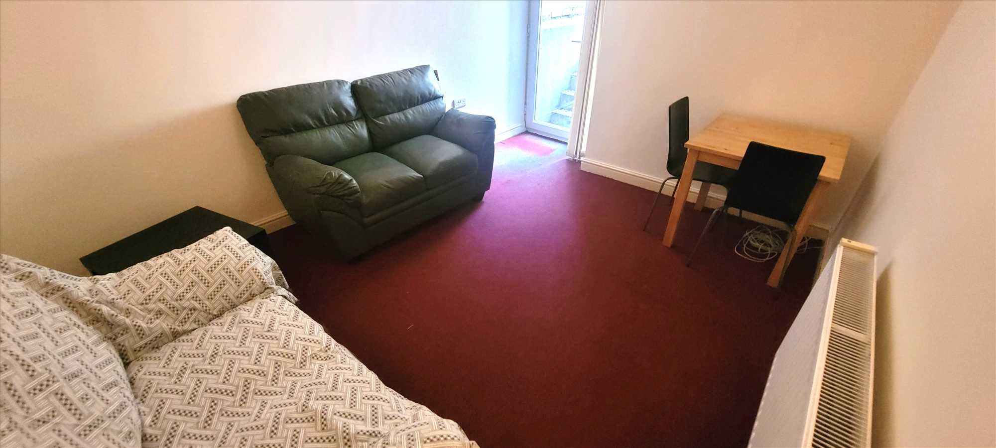 Flat Waverley Road in Bristol