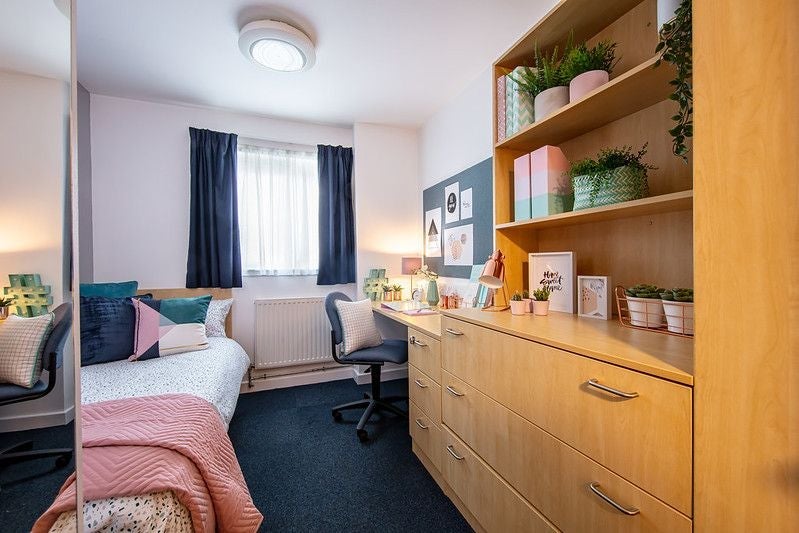 Room Whitehill Farm Road in Musselburgh