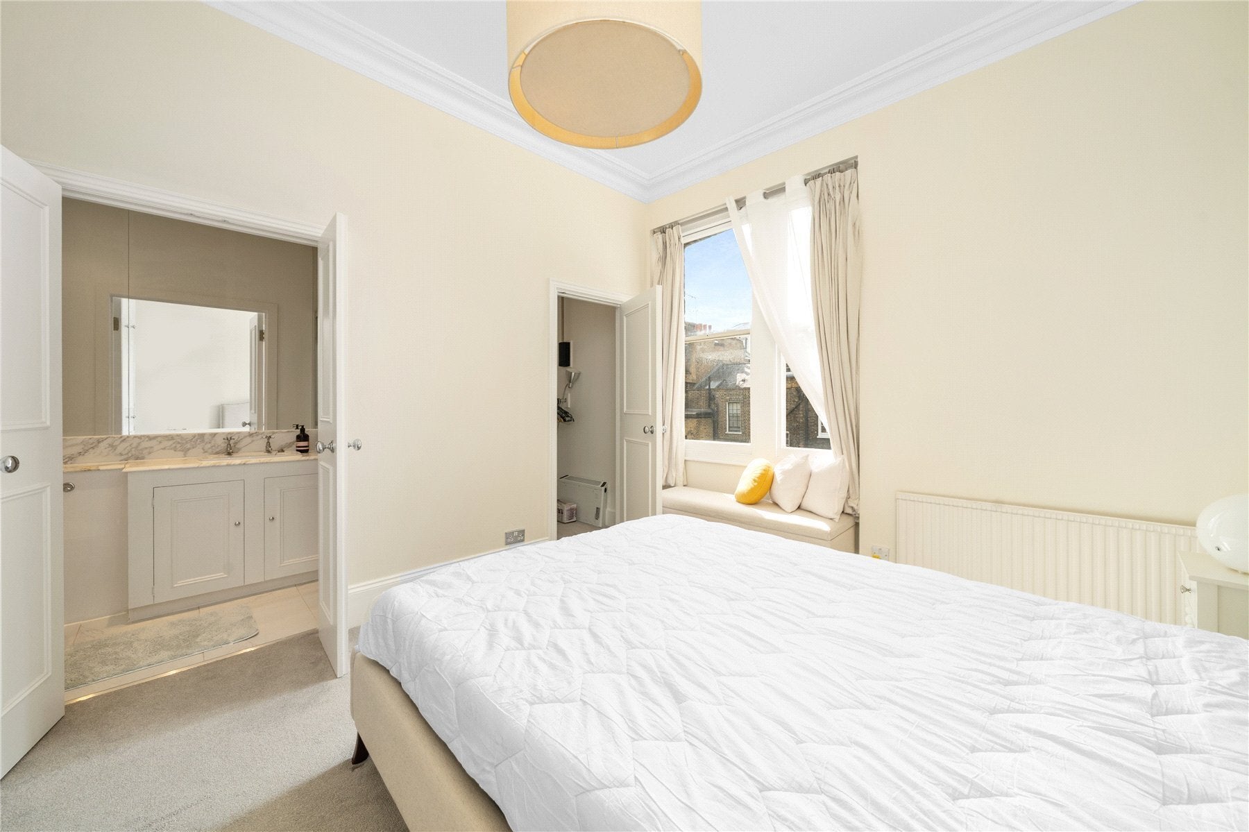 Flat Eccleston Square in City of Westminster
