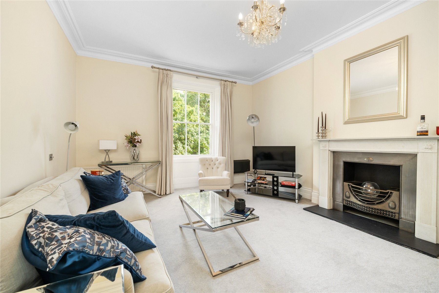 Flat Eccleston Square in City of Westminster