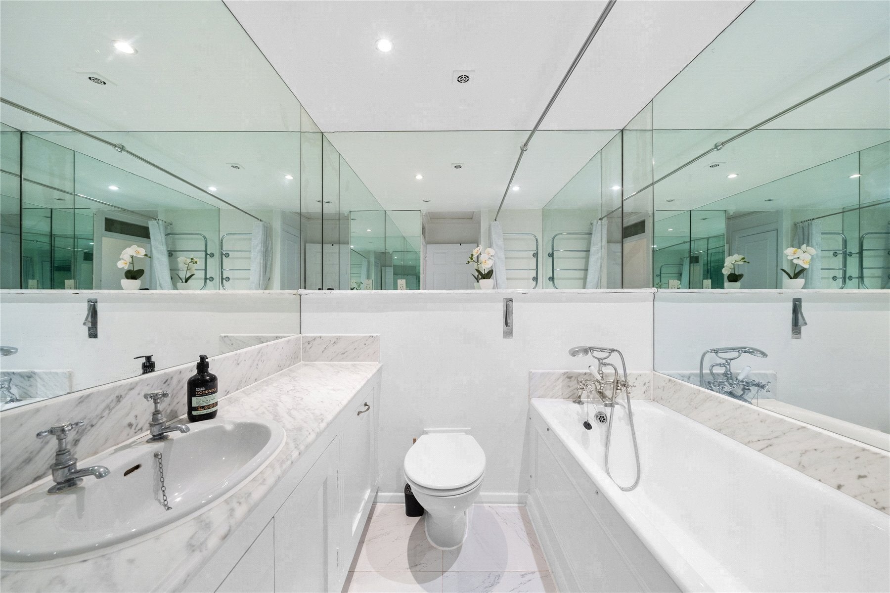 Flat Eccleston Square in City of Westminster