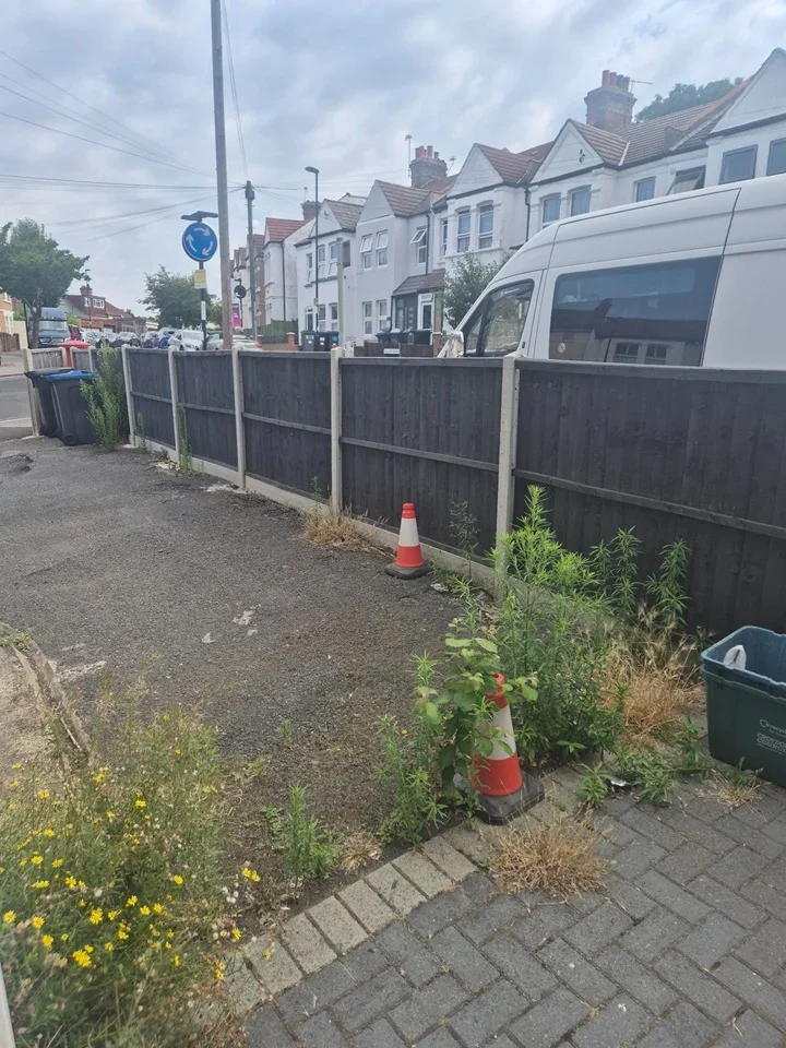 Flat Woodville Road in Greater London