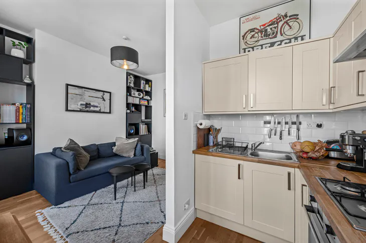 Flat Grantbridge Street in Greater London