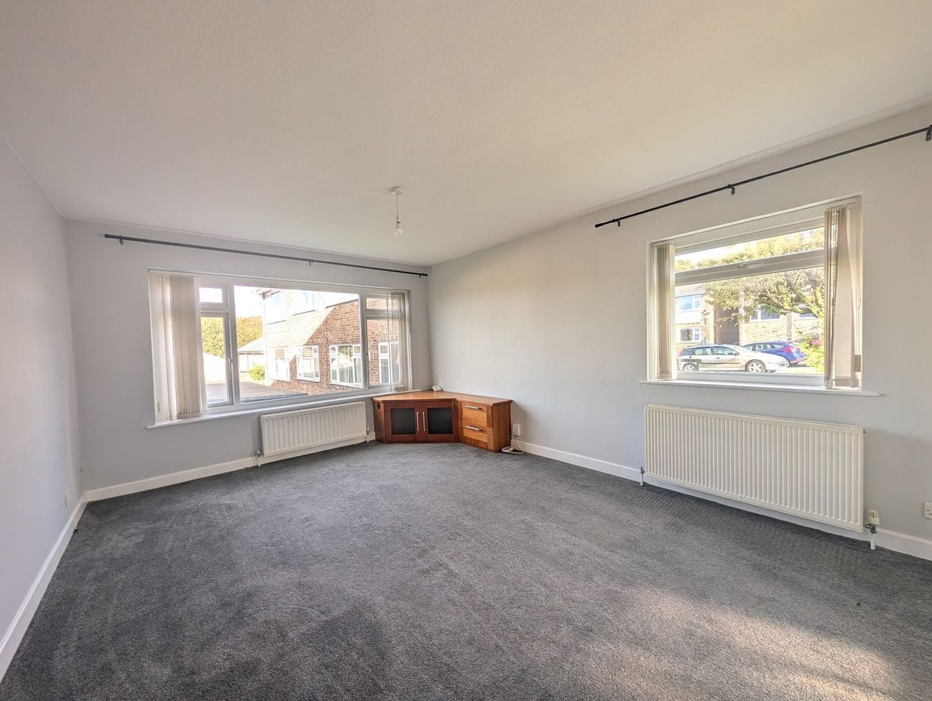 Flat Deanwood Crescent in Bradford