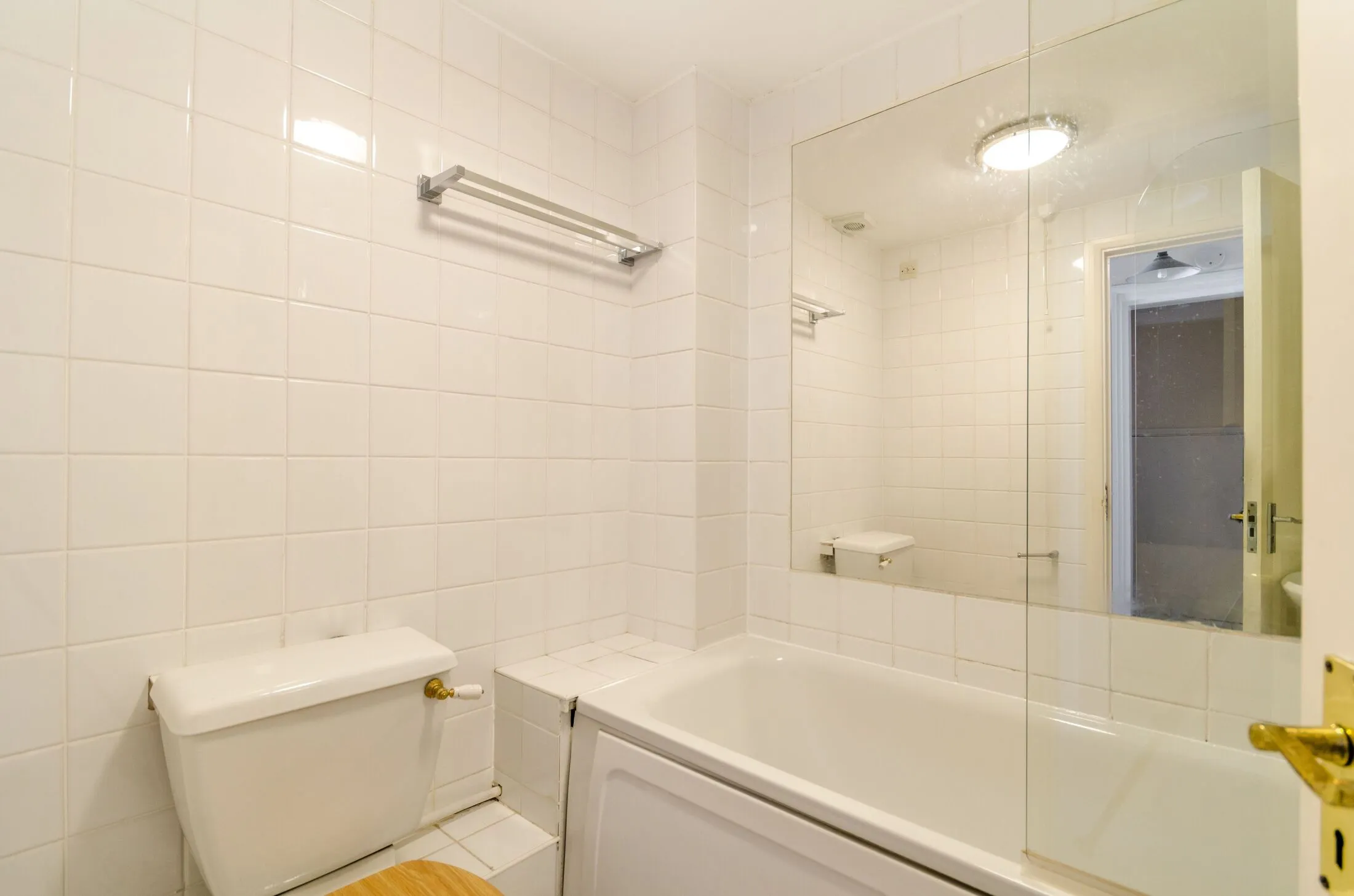 Flat Homefield Road in Greater London