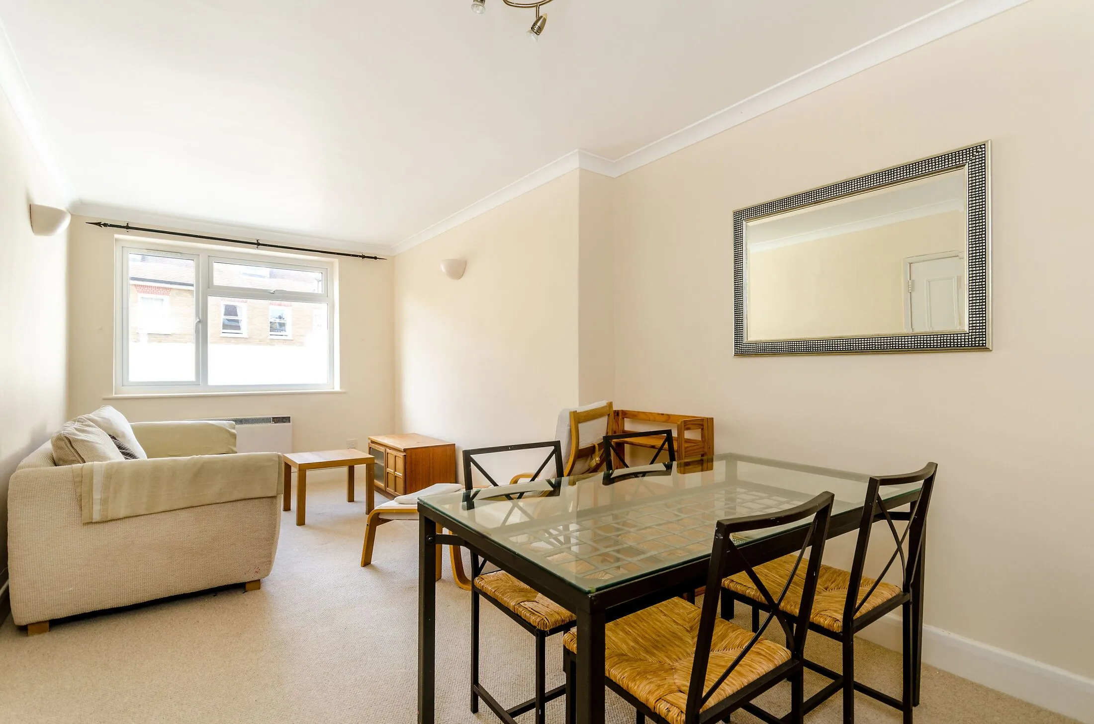 Flat Homefield Road in Greater London