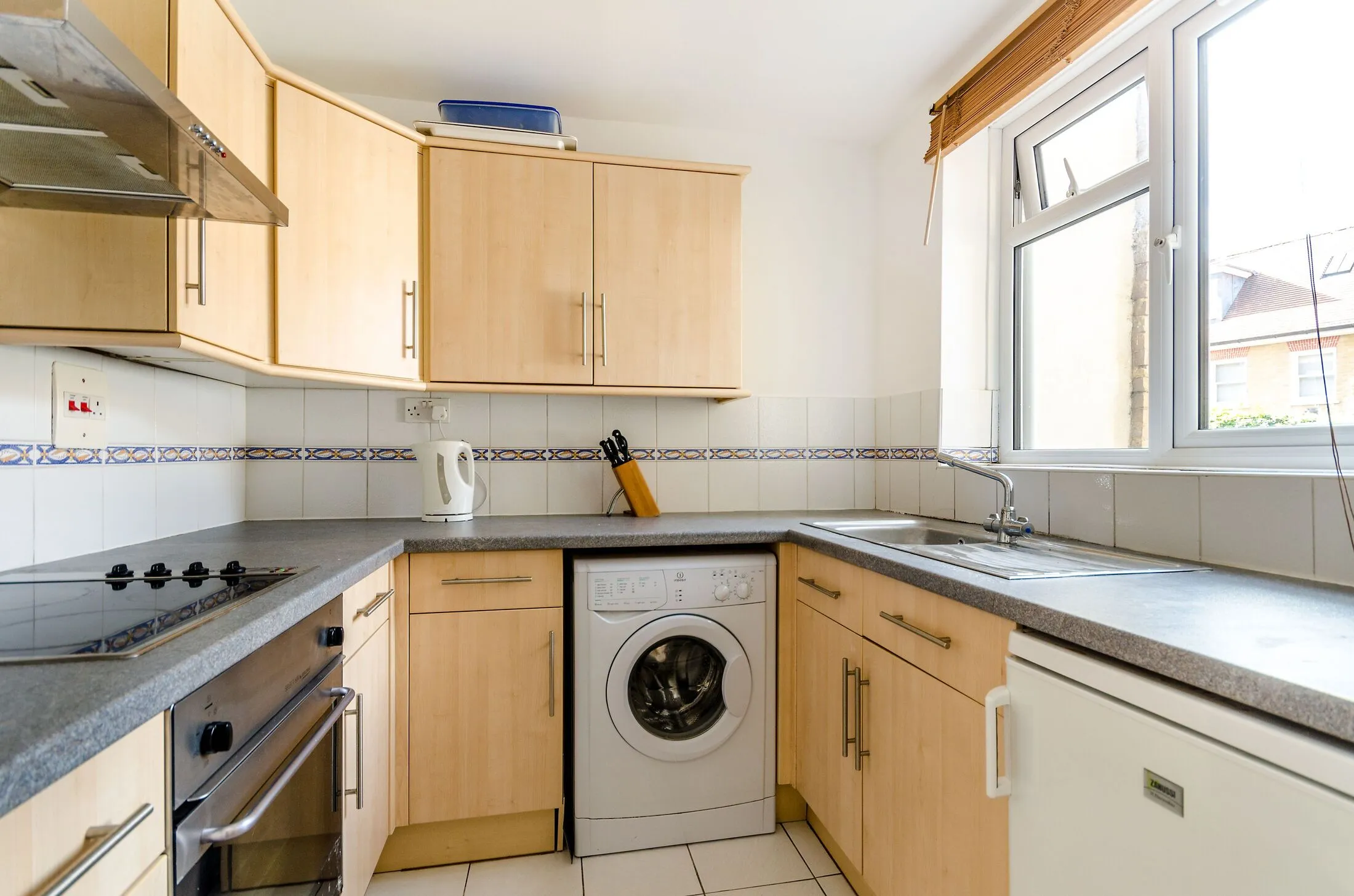 Flat Homefield Road in Greater London