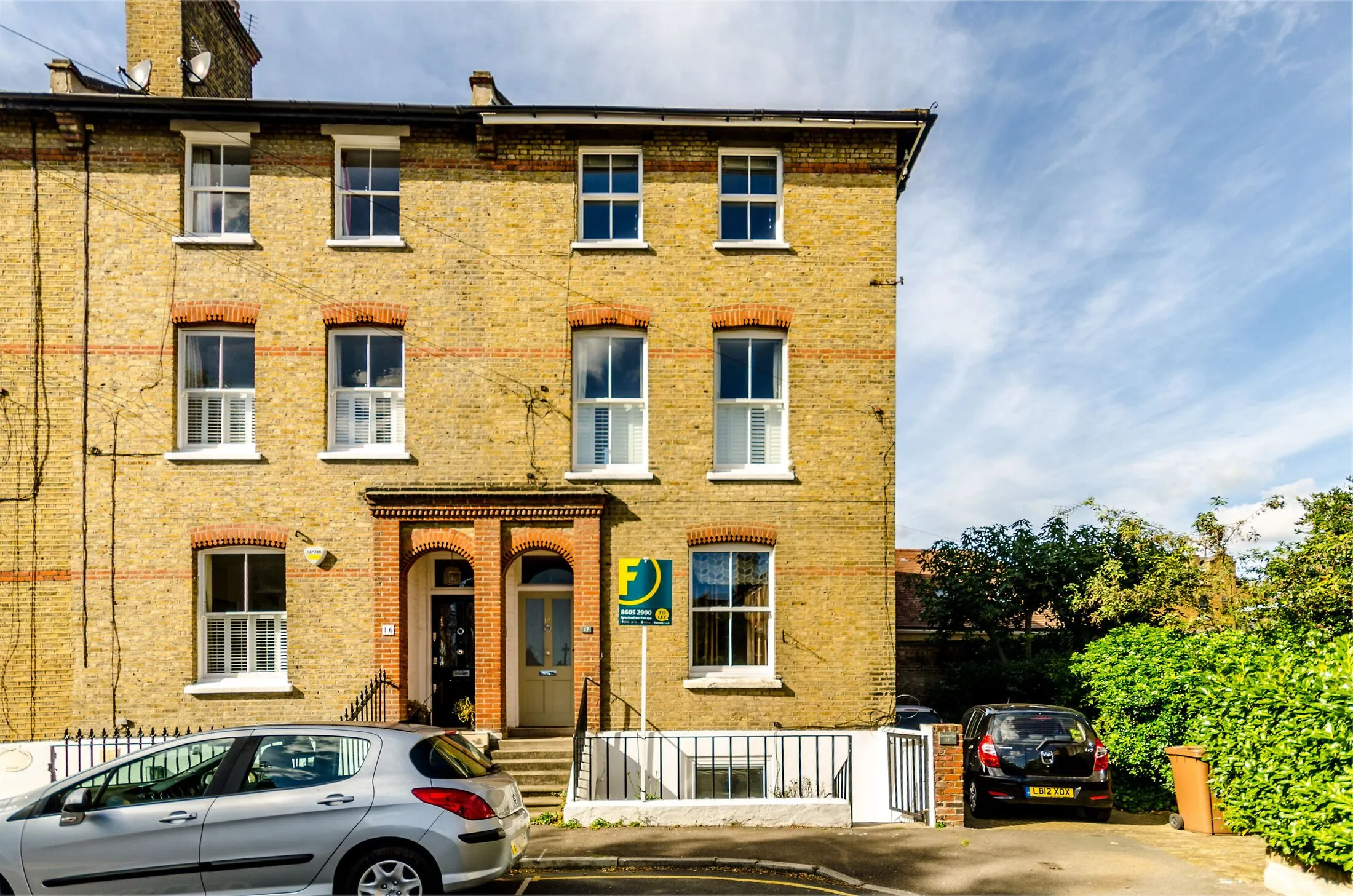 Flat Homefield Road in Greater London