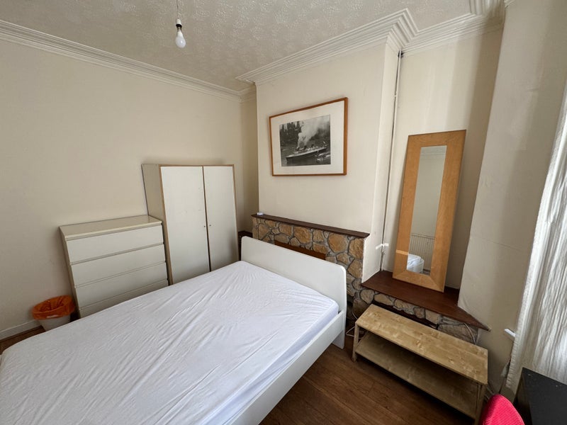 Room Manor Street in Cardiff