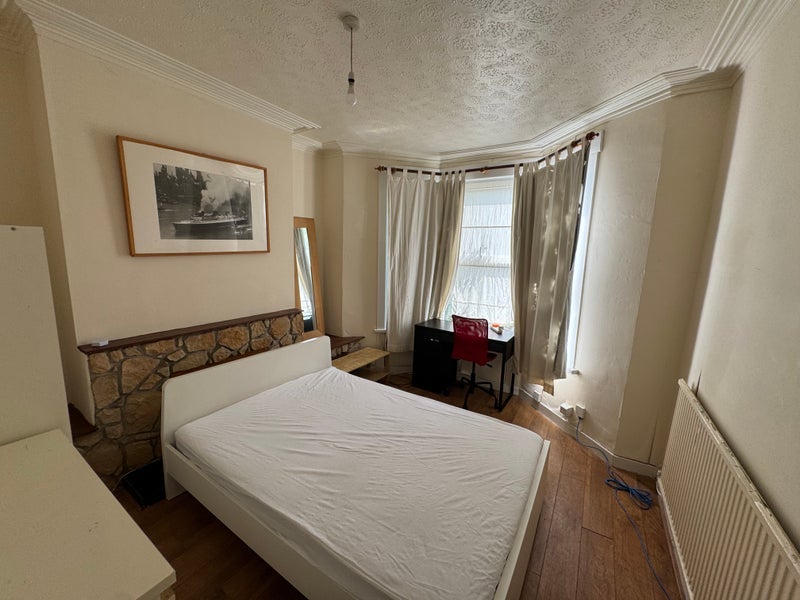 Room Manor Street in Cardiff
