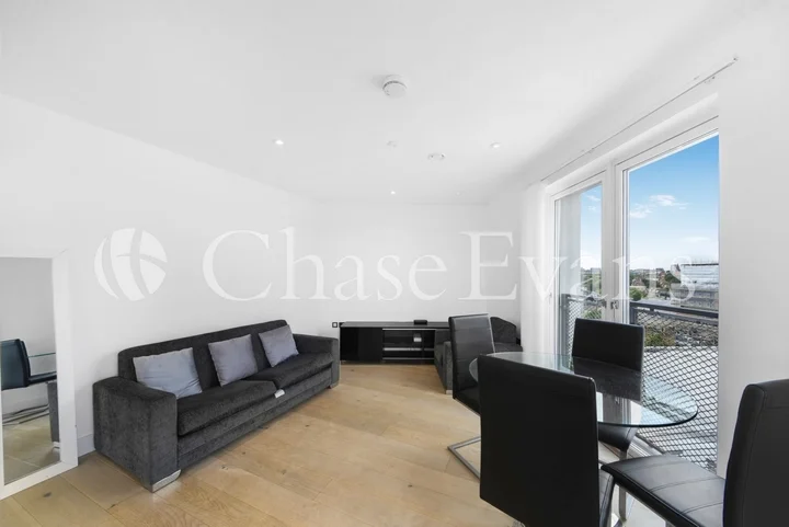 Flat Wenlock Road in Greater London