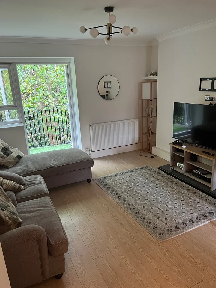 Flat Esher Gardens in Greater London