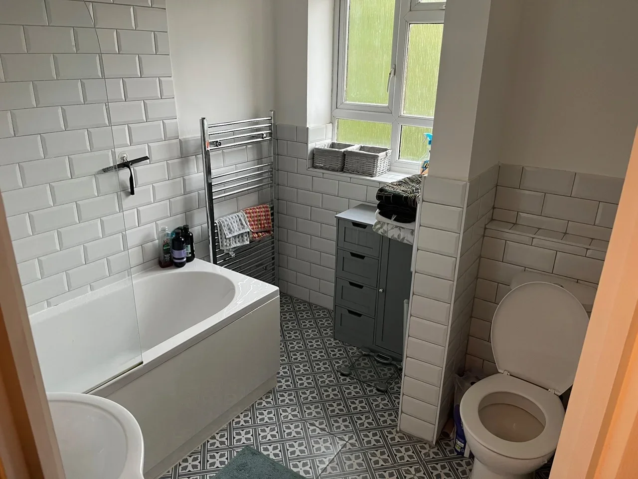 Flat Esher Gardens in Greater London