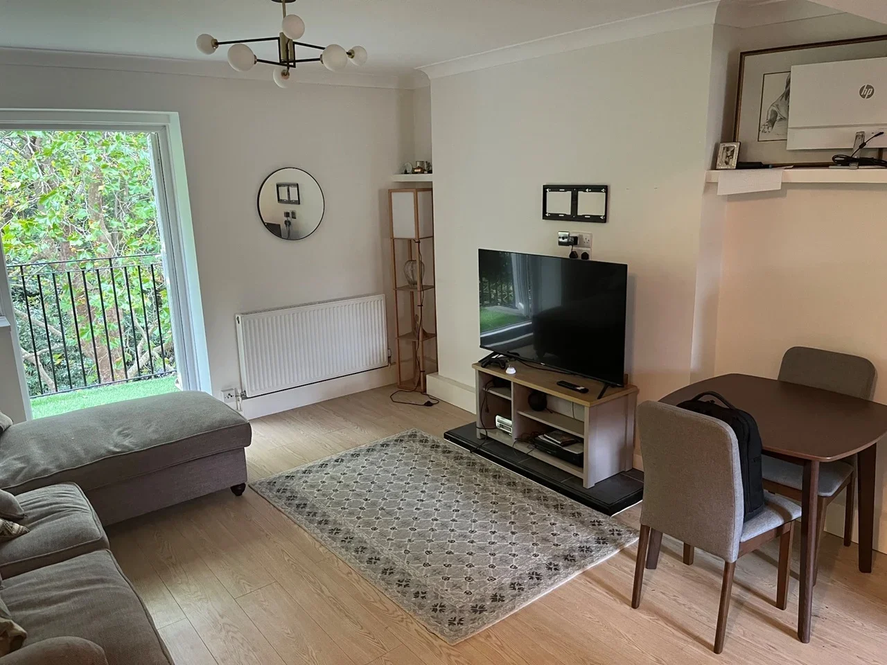 Flat Esher Gardens in Greater London