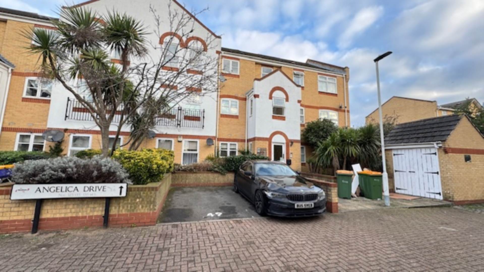 Flat Angelica Drive in Greater London