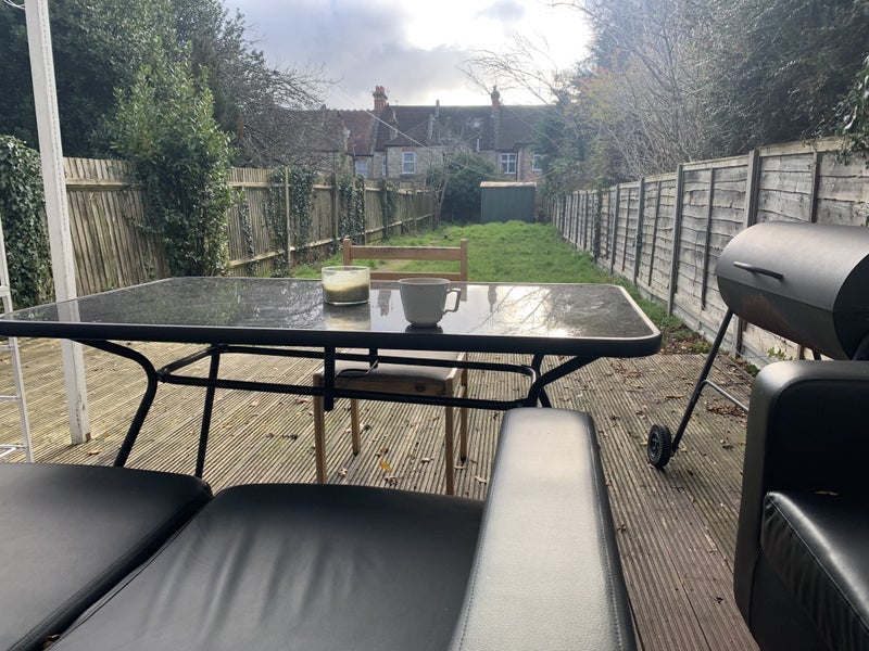 Room Bowes Road in Greater London