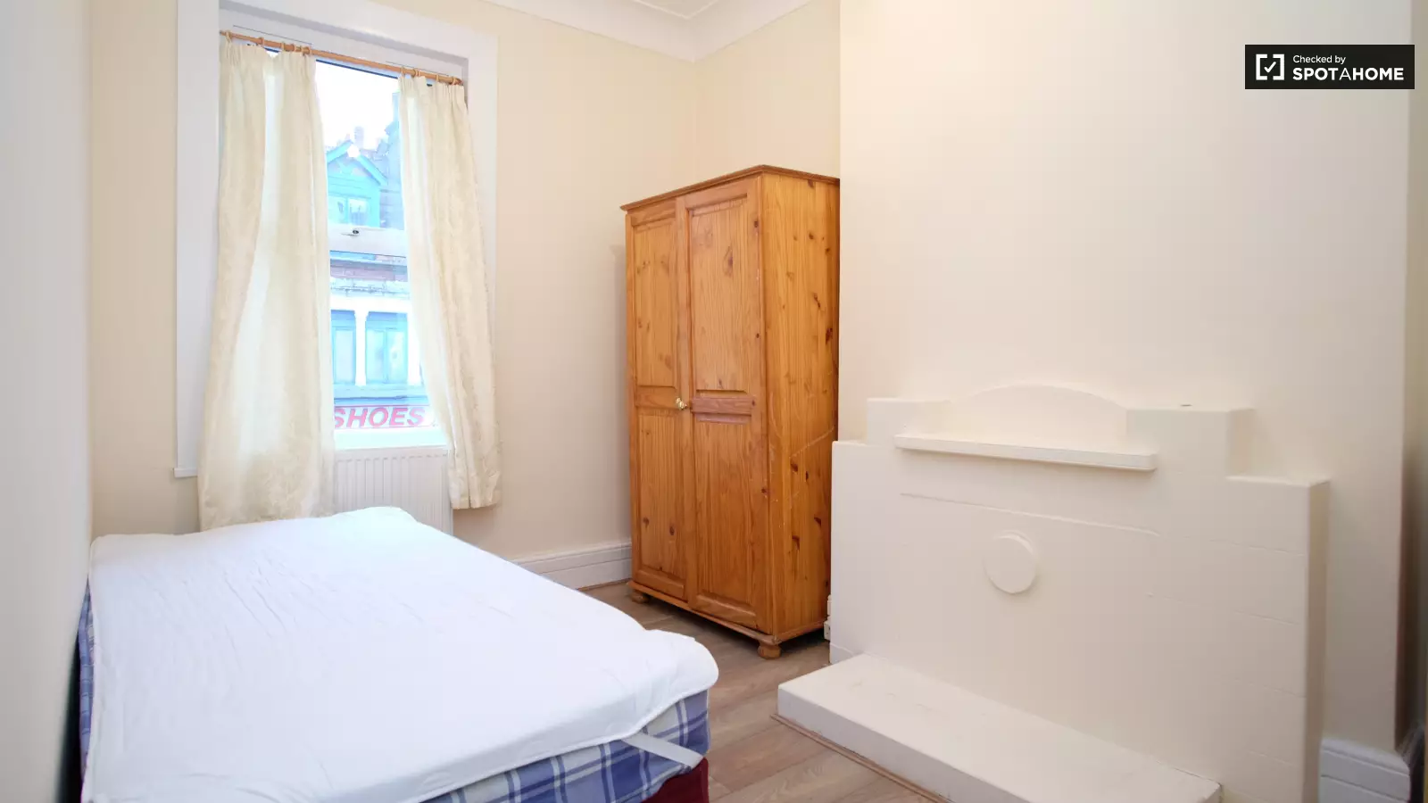 Room Palmerston Road in Greater London