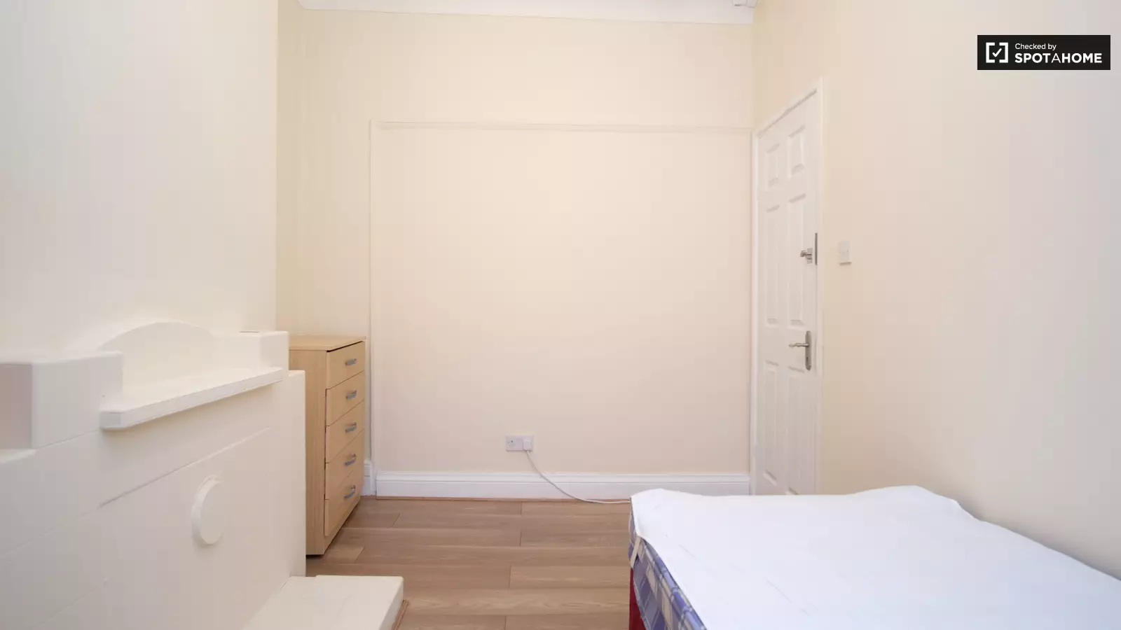Room Palmerston Road in Greater London