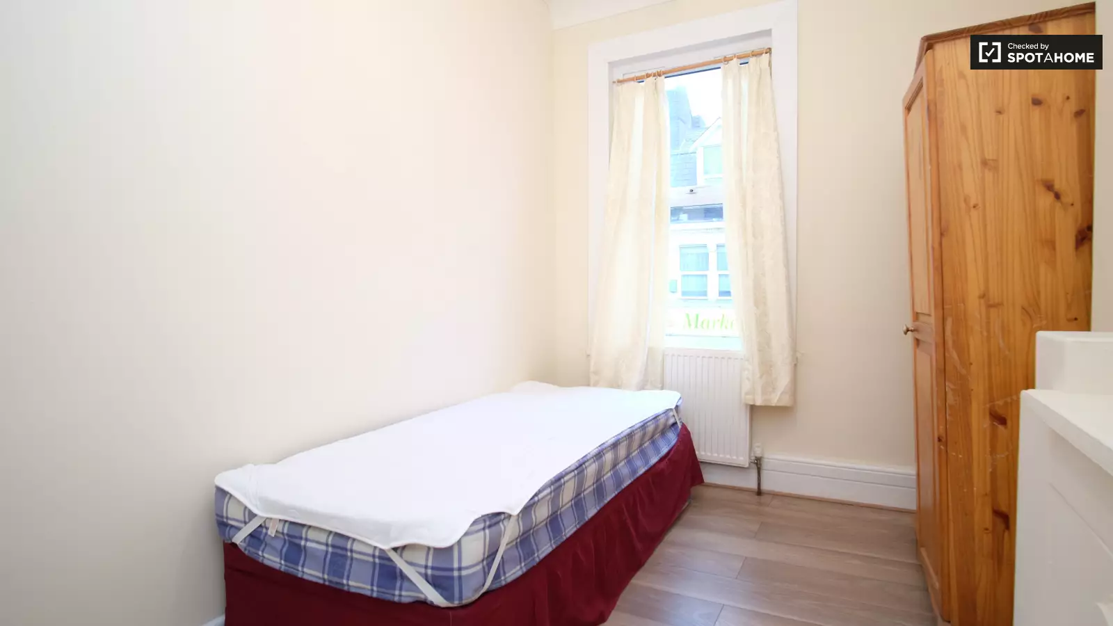 Room Palmerston Road in Greater London