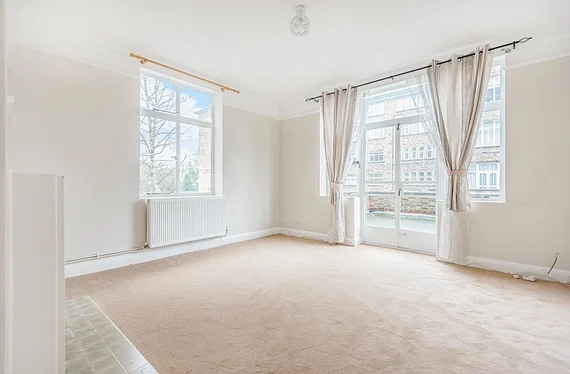 Flat Lee Road in Greater London
