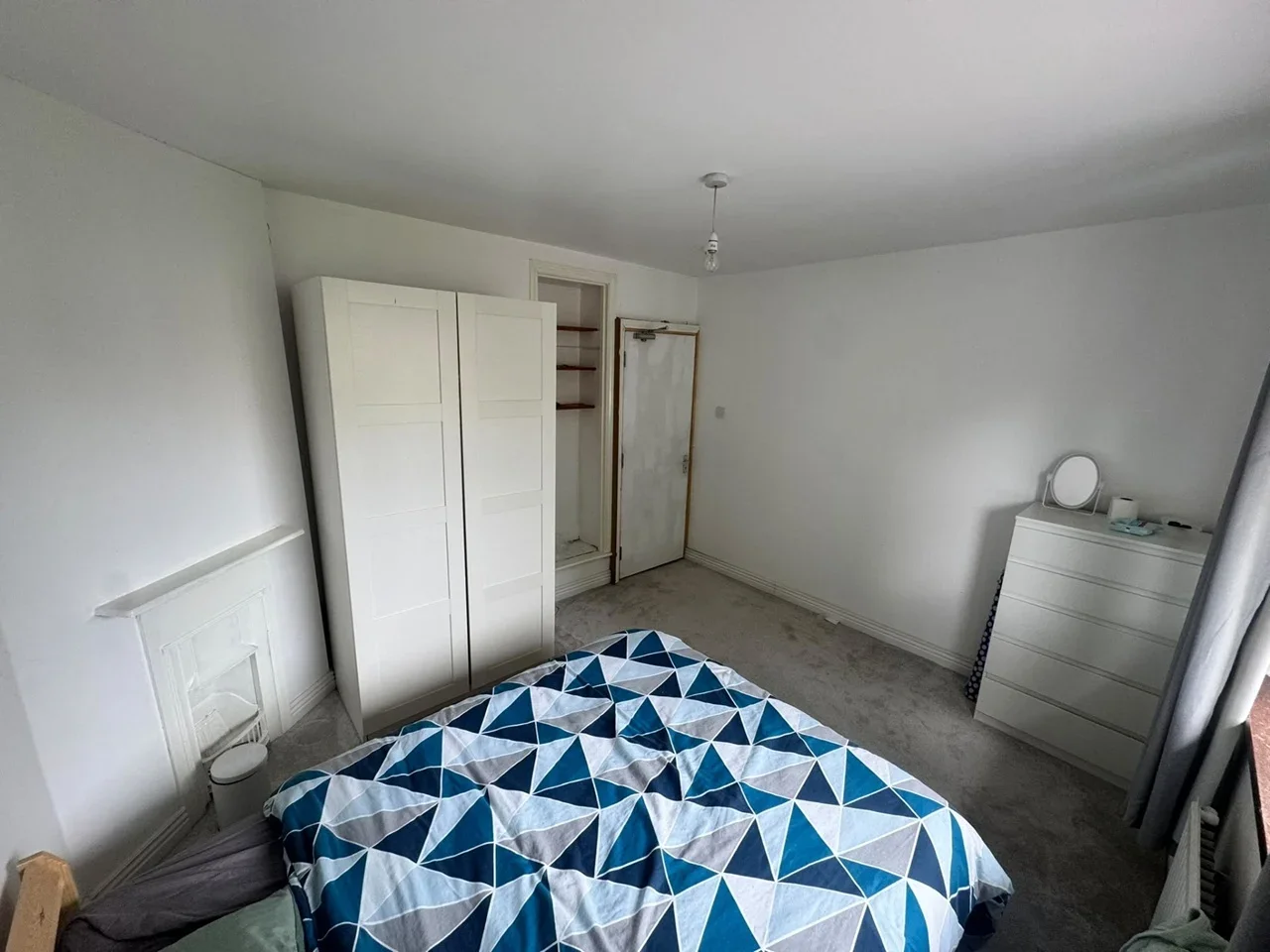Room Stephenson Avenue in Tilbury