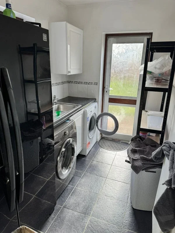 Room Stephenson Avenue in Tilbury