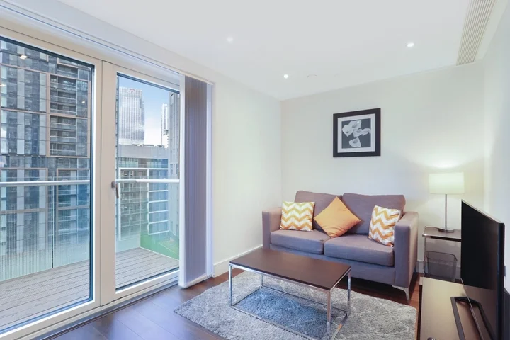 Flat Alpha Grove in Greater London