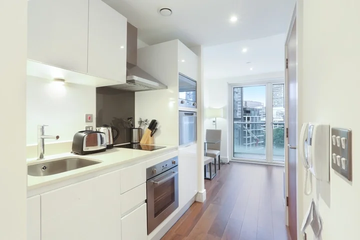Flat Alpha Grove in Greater London