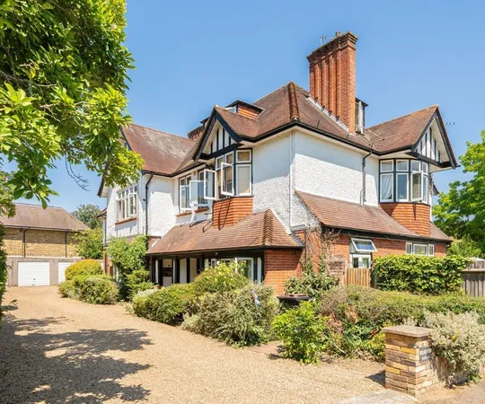 House Holm Close in Woking