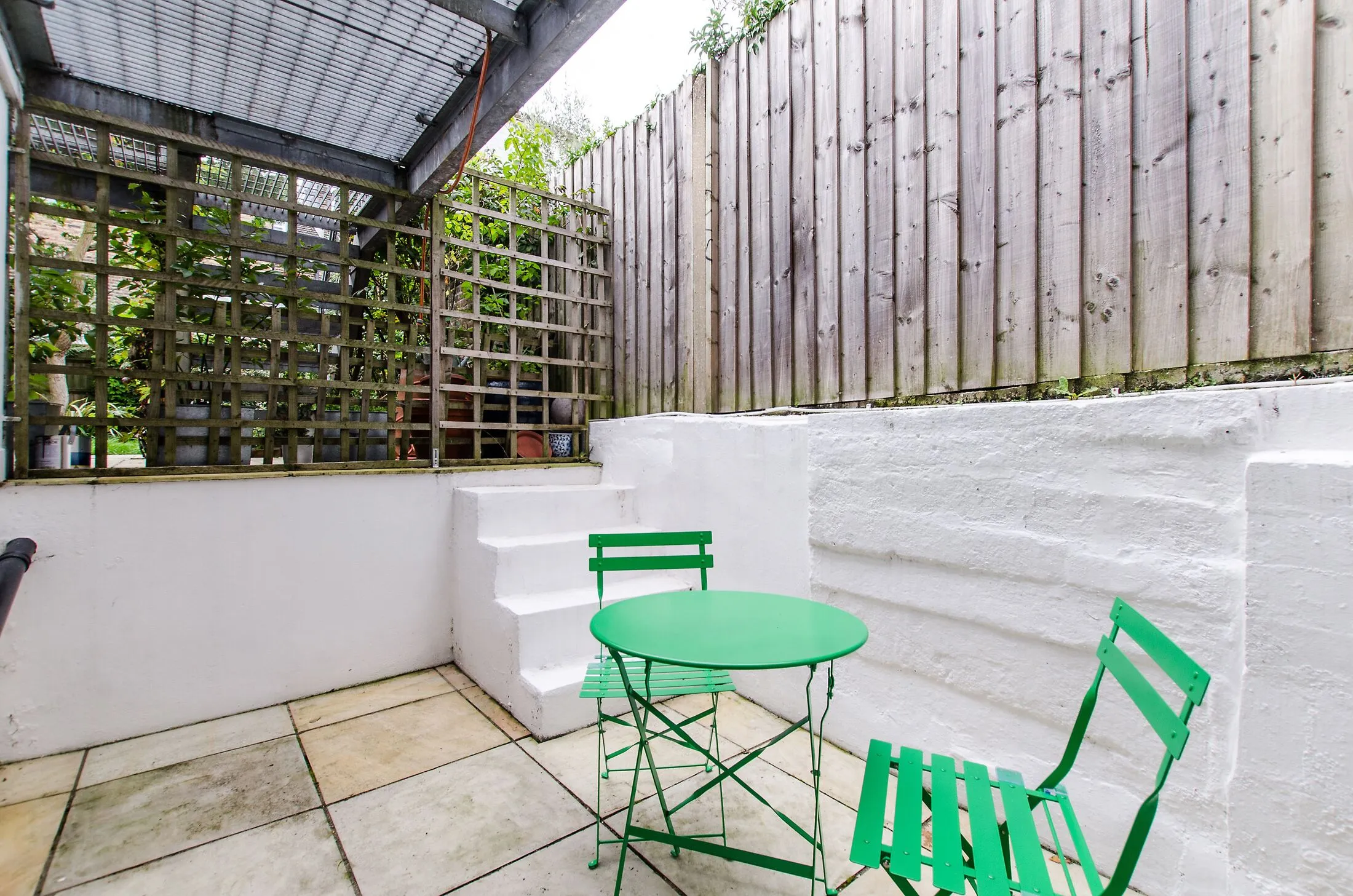 Flat Colestown Street in Greater London
