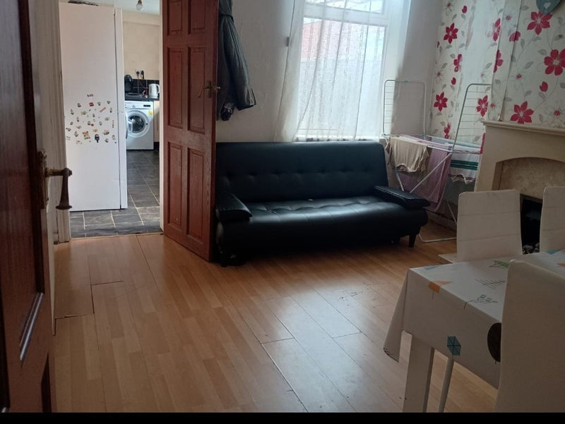 Room Victoria Road in Halesowen