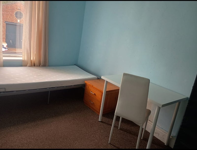 Room Victoria Road in Halesowen