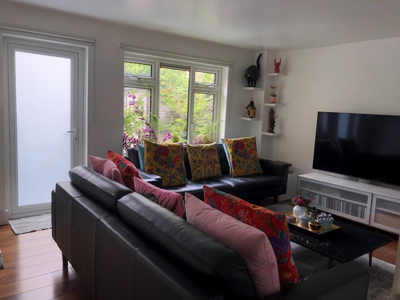 Room Listowel Close in Greater London
