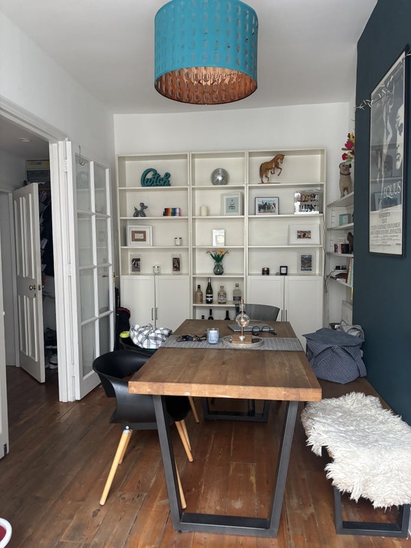 Flat Disraeli Road in Greater London
