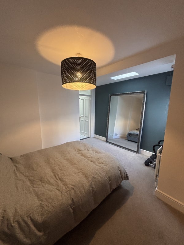 Flat Disraeli Road in Greater London