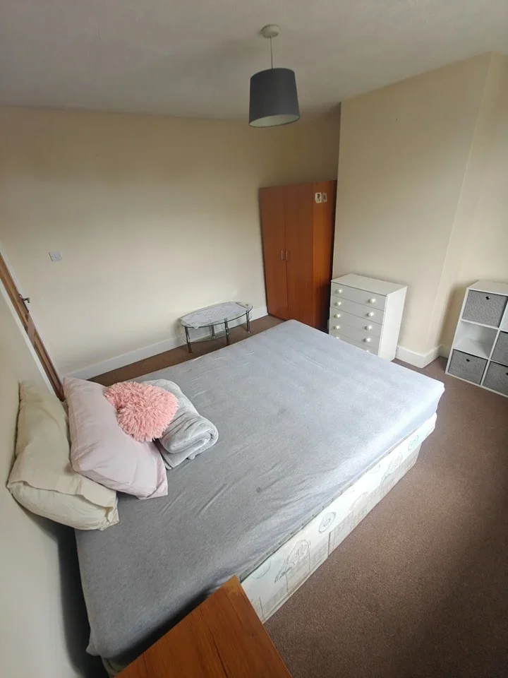 Room Hillingdon Road in Gravesham