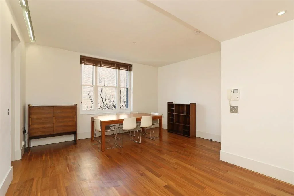Flat Carlton Drive in Greater London