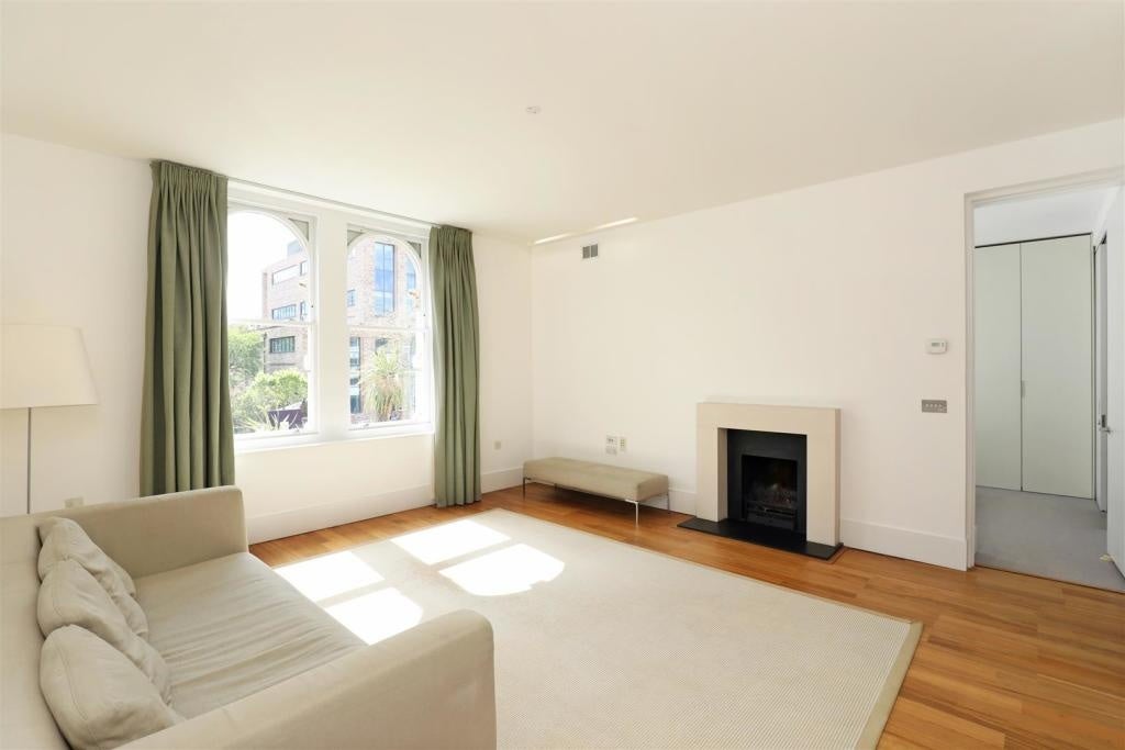 Flat Carlton Drive in Greater London