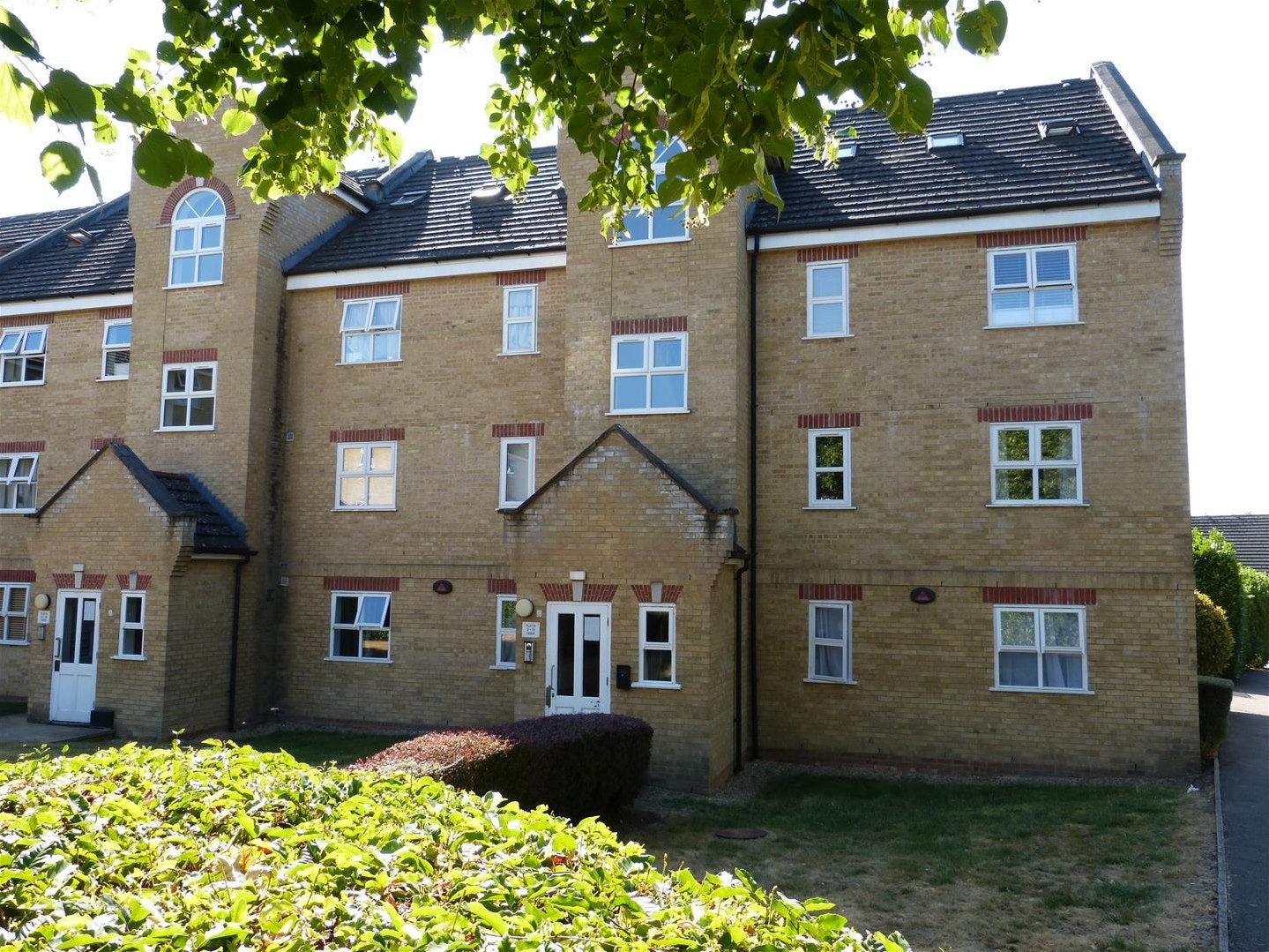 Flat Kirkland Drive in Greater London