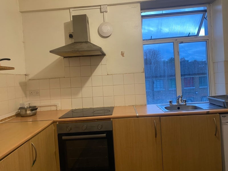 Room Knight's Hill in Greater London
