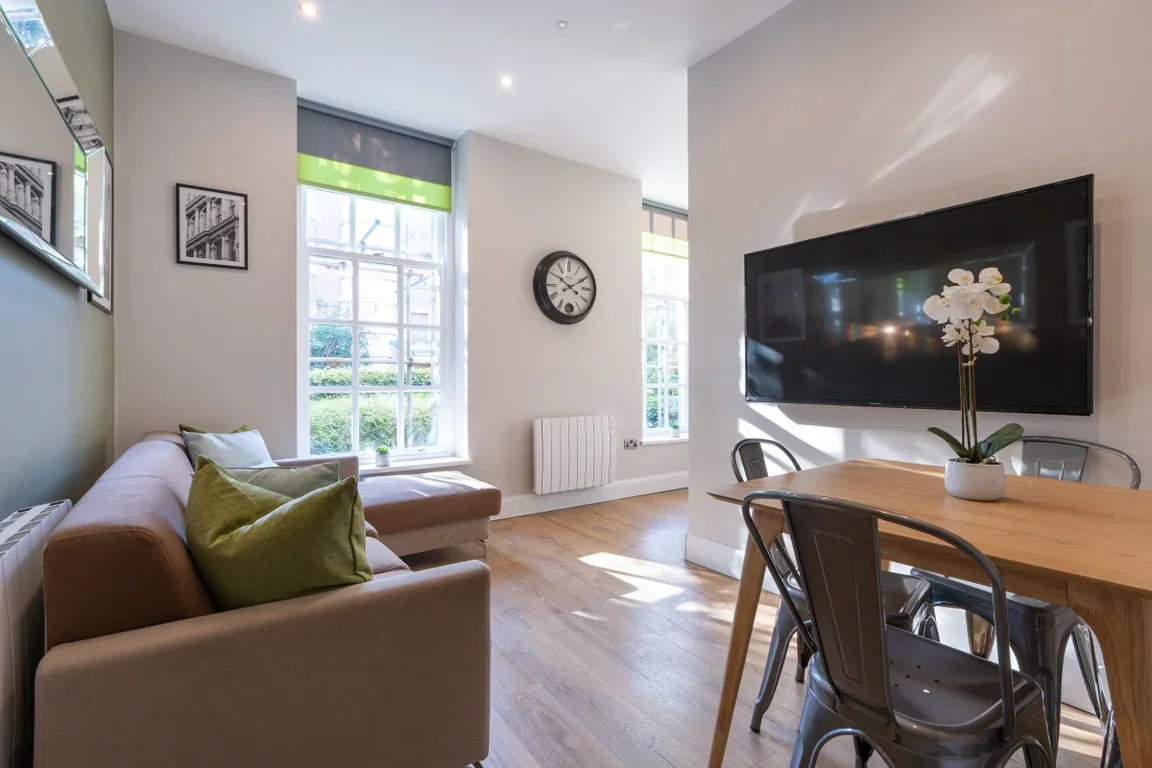 Flat Eskdale Terrace in Newcastle upon Tyne