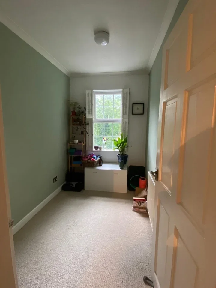 Flat Warner Road in Greater London