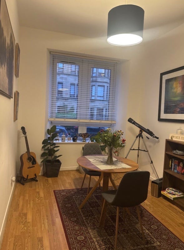 Room Roebank Street in Glasgow