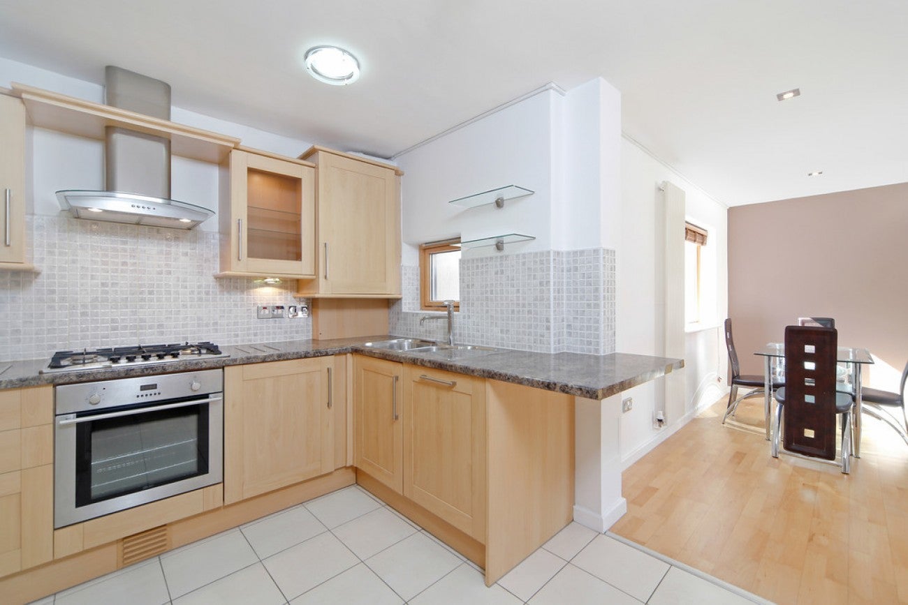 Flat Heneage Street in Greater London