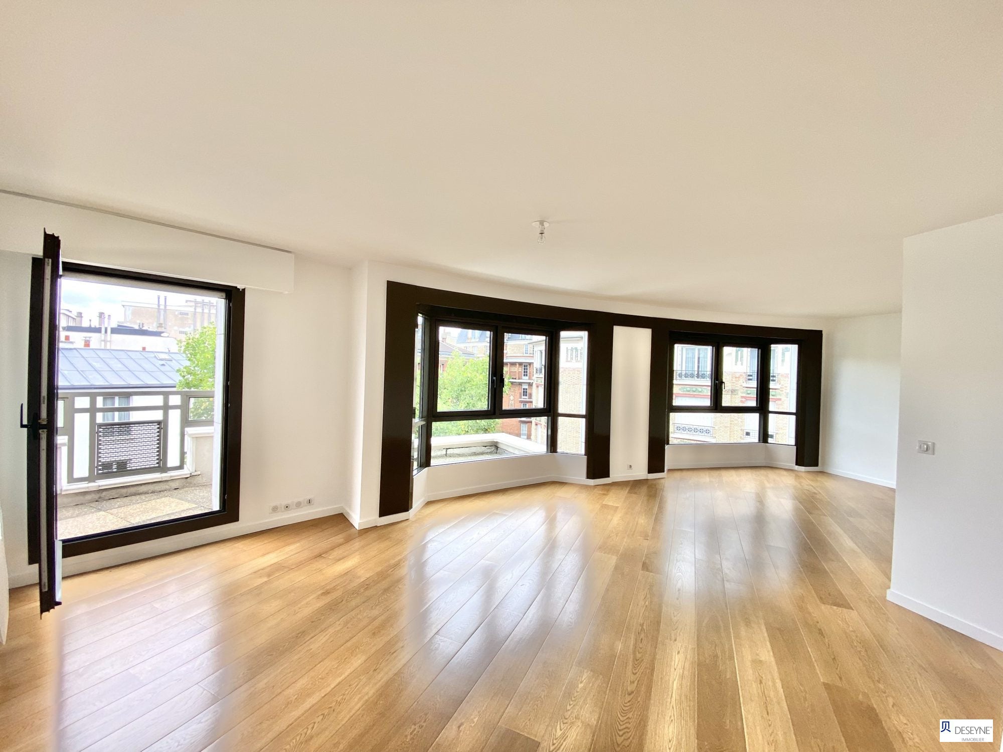 Flat Rue d'Arsonval in Paris