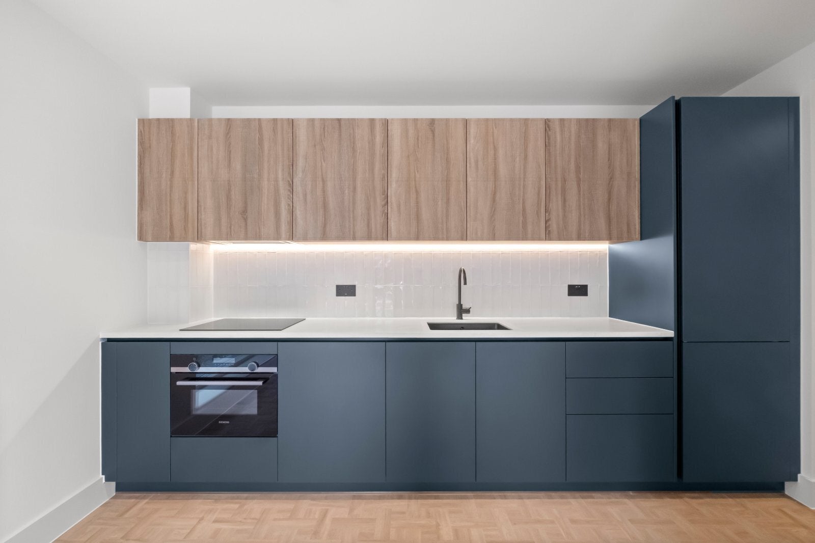 Flat Eckstein Road in Greater London